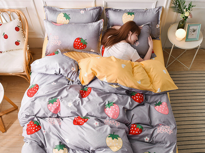 Berni Комплект постельного белья серый с желтым Strawberry