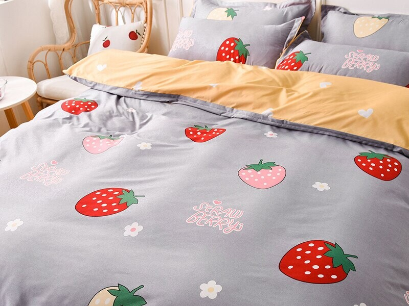 Berni Комплект постельного белья серый с желтым Strawberry